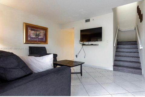Copropriété à louer à Miami, Floride: 2 chambres, 105.91 m2 № 2353634 - photo 14