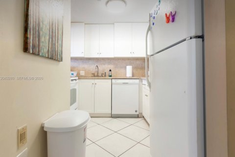 Copropriété à louer à Miami, Floride: 2 chambres, 105.91 m2 № 2353634 - photo 8