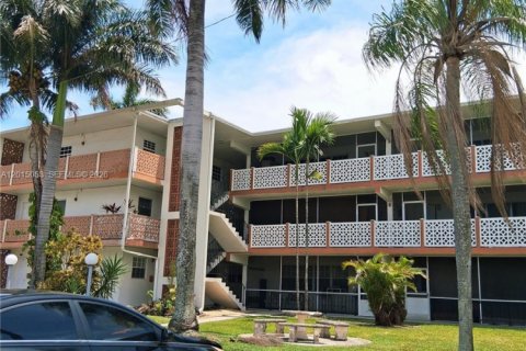 Condominio en North Miami Beach, Florida, 2 dormitorios  № 2084746