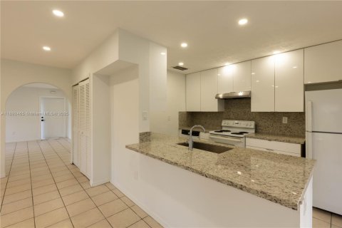 Touwnhouse à louer à Cutler Bay, Floride: 3 chambres, 113.81 m2 № 1946230 - photo 4