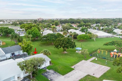 Touwnhouse à louer à Cutler Bay, Floride: 3 chambres, 113.81 m2 № 1946230 - photo 1