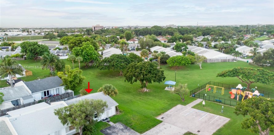 Touwnhouse à Cutler Bay, Floride 3 chambres, 113.81 m2 № 1946230