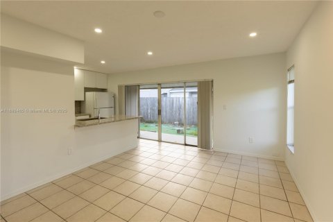 Touwnhouse à louer à Cutler Bay, Floride: 3 chambres, 113.81 m2 № 1946230 - photo 9