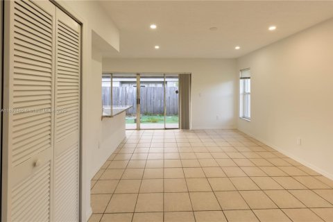Touwnhouse à louer à Cutler Bay, Floride: 3 chambres, 113.81 m2 № 1946230 - photo 10