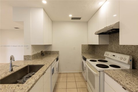 Touwnhouse à louer à Cutler Bay, Floride: 3 chambres, 113.81 m2 № 1946230 - photo 5