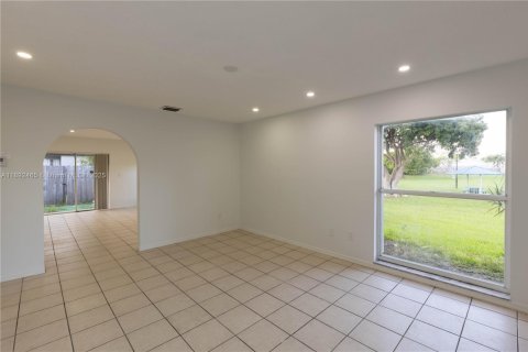 Touwnhouse à louer à Cutler Bay, Floride: 3 chambres, 113.81 m2 № 1946230 - photo 11