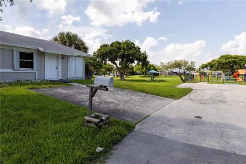 Touwnhouse à louer à Cutler Bay, Floride: 3 chambres, 113.81 m2 № 1946230 - photo 3
