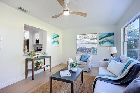 Condominio en alquiler en Sun City Center, Florida, 2 dormitorios, 134.52 m2 № 2167525 - foto 12