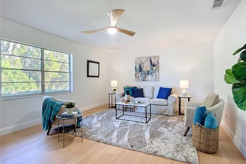 Condominio en alquiler en Sun City Center, Florida, 2 dormitorios, 134.52 m2 № 2167525 - foto 3