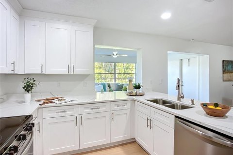 Condominio en alquiler en Sun City Center, Florida, 2 dormitorios, 134.52 m2 № 2167525 - foto 10