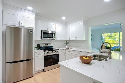 Condominio en alquiler en Sun City Center, Florida, 2 dormitorios, 134.52 m2 № 2167525 - foto 8