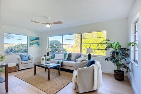 Condominio en alquiler en Sun City Center, Florida, 2 dormitorios, 134.52 m2 № 2167525 - foto 11