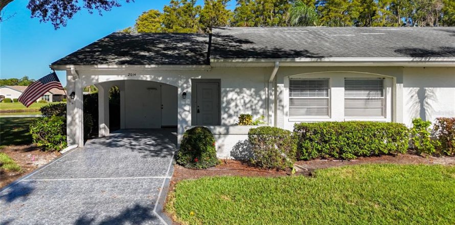 Condominio en Sun City Center, Florida, 2 dormitorios № 2167525