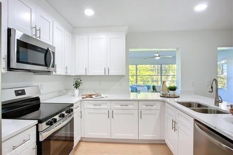 Condominio en alquiler en Sun City Center, Florida, 2 dormitorios, 134.52 m2 № 2167525 - foto 9