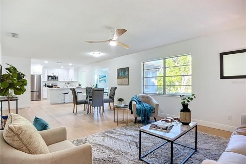 Condominio en alquiler en Sun City Center, Florida, 2 dormitorios, 134.52 m2 № 2167525 - foto 5