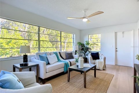 Condominio en alquiler en Sun City Center, Florida, 2 dormitorios, 134.52 m2 № 2167525 - foto 13