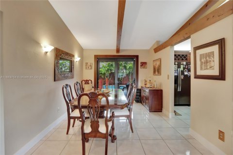 Villa ou maison à vendre à Miami, Floride: 4 chambres, 176.98 m2 № 1930913 - photo 5