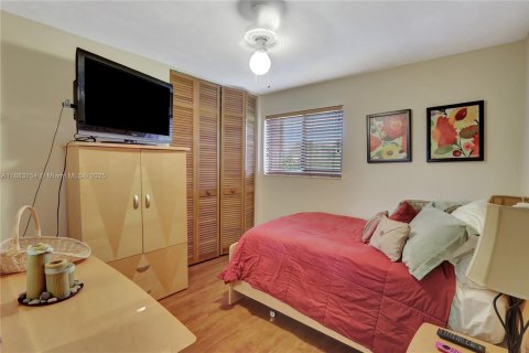 Villa ou maison à vendre à Miami, Floride: 4 chambres, 176.98 m2 № 1930913 - photo 16