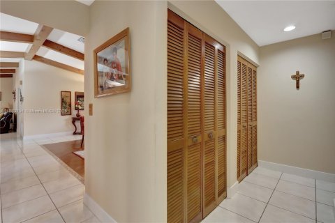 Villa ou maison à vendre à Miami, Floride: 4 chambres, 176.98 m2 № 1930913 - photo 15