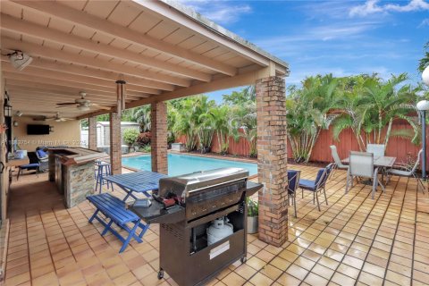 Villa ou maison à vendre à Miami, Floride: 4 chambres, 176.98 m2 № 1930913 - photo 19