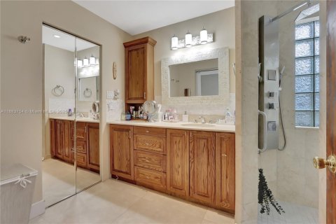 Villa ou maison à vendre à Miami, Floride: 4 chambres, 176.98 m2 № 1930913 - photo 13