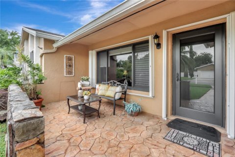 Villa ou maison à vendre à Miami, Floride: 4 chambres, 176.98 m2 № 1930913 - photo 2