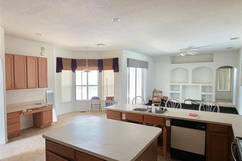 House in Davenport, Florida 5 bedrooms, 323.67 sq.m. № 1916037 - photo 10