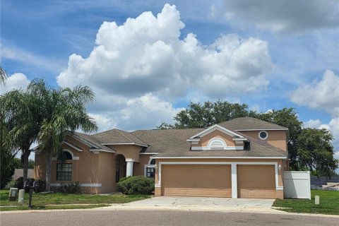 House in Davenport, Florida 5 bedrooms, 323.67 sq.m. № 1916037 - photo 1