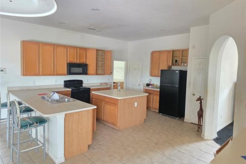 House in Davenport, Florida 5 bedrooms, 323.67 sq.m. № 1916037 - photo 8