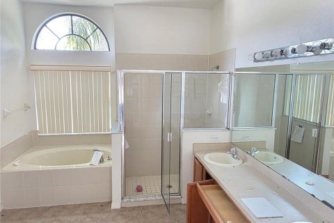 House in Davenport, Florida 5 bedrooms, 323.67 sq.m. № 1916037 - photo 6