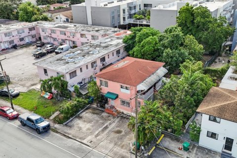 Commercial property in Miami, Florida 186.92 sq.m. № 2152557
