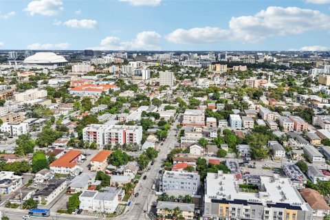 Commercial property in Miami, Florida 186.92 sq.m. № 2152557 - photo 11