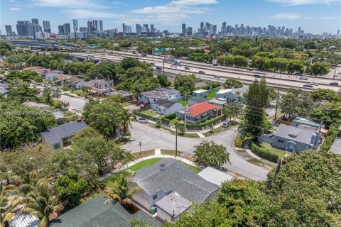 Casa en venta en Miami, Florida, 4 dormitorios, 154.87 m2 № 1892657 - foto 9