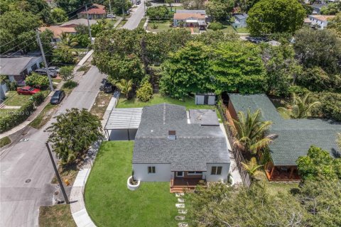 Casa en venta en Miami, Florida, 4 dormitorios, 154.87 m2 № 1892657 - foto 8