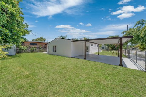 Casa en venta en Miami, Florida, 4 dormitorios, 154.87 m2 № 1892657 - foto 5
