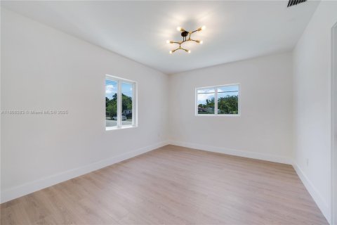 Casa en venta en Miami, Florida, 4 dormitorios, 154.87 m2 № 1892657 - foto 3