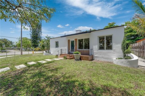 Casa en venta en Miami, Florida, 4 dormitorios, 154.87 m2 № 1892657 - foto 2