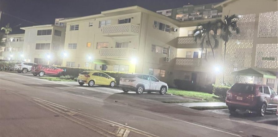 Condo à North Miami, Floride, 3 chambres № 2005729