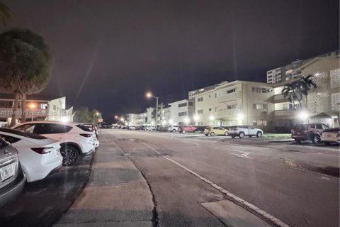 Copropriété à vendre à North Miami, Floride: 3 chambres, 110.18 m2 № 2005729 - photo 24