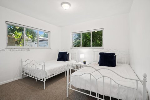 House in Miami, Florida 5 bedrooms, 210.52 sq.m. № 1967669 - photo 17