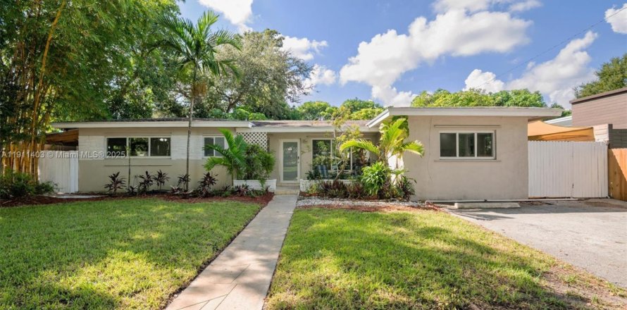 House in Miami, Florida 5 bedrooms, 210.52 sq.m. № 1967669