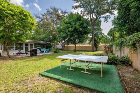 House in Miami, Florida 5 bedrooms, 210.52 sq.m. № 1967669 - photo 25