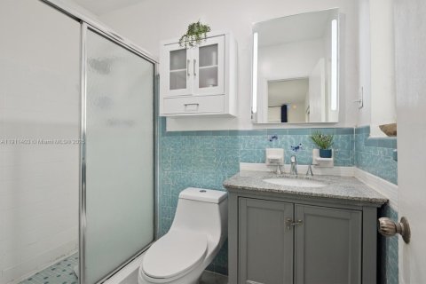 House in Miami, Florida 5 bedrooms, 210.52 sq.m. № 1967669 - photo 13