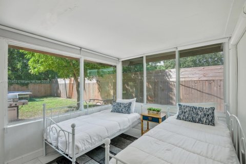 House in Miami, Florida 5 bedrooms, 210.52 sq.m. № 1967669 - photo 18