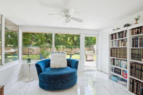 House in Miami, Florida 5 bedrooms, 210.52 sq.m. № 1967669 - photo 20