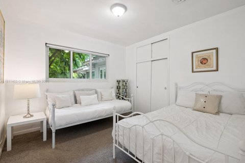 House in Miami, Florida 5 bedrooms, 210.52 sq.m. № 1967669 - photo 16