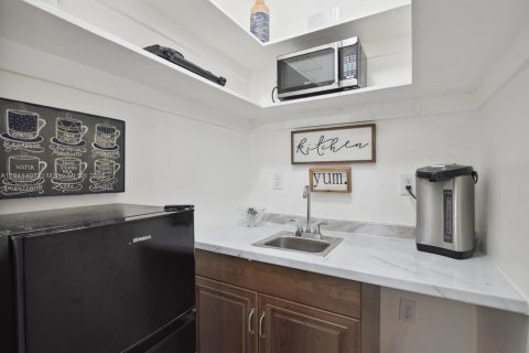 House in Miami, Florida 5 bedrooms, 210.52 sq.m. № 1967669 - photo 10