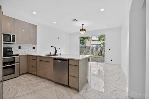 House in West Palm Beach, Florida 4 bedrooms, 173.45 sq.m. № 2401248 - photo 8