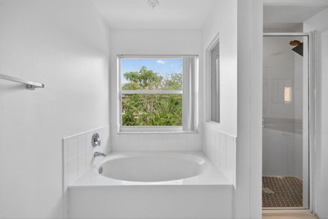 House in West Palm Beach, Florida 4 bedrooms, 173.45 sq.m. № 2401248 - photo 13