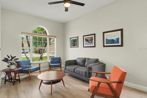 House in Lakewood Ranch, Florida 4 bedrooms, 238.94 sq.m. № 2223748 - photo 8